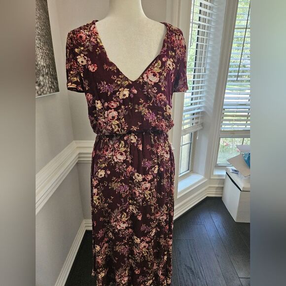 WAYF v-neck dress size Medium EUC - Picture 4 of 6